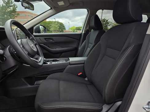 Used 2024 Nissan Rogue S FWD image 17