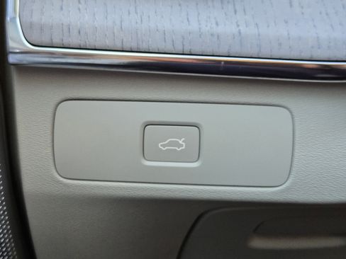 Used 2026 Volvo XC90 B6 Ultra image 32