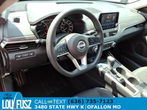 Used 2025 Nissan Altima 2.5 SV FWD image 8