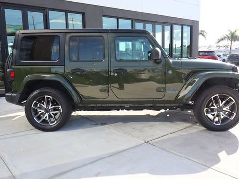 Used 2024 Jeep Wrangler Unlimited AWD/4WD image 2