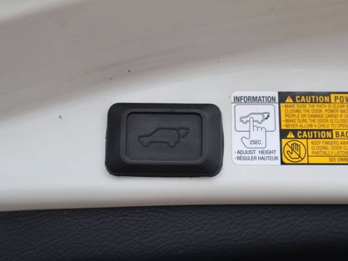 Used 2013 Toyota RAV4 Limited FWD image 16