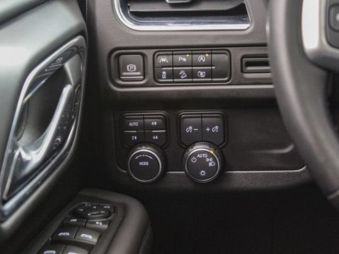 Used 2023 Chevrolet Tahoe Z71 w/ Luxury Package AWD/4WD image 27
