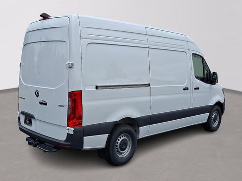 Used 2025 Mercedes-Benz Sprinter 2500 image 4