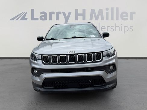 Used 2023 Jeep Compass Latitude AWD/4WD image 8