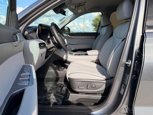 Used 2024 Hyundai Palisade SEL FWD image 2