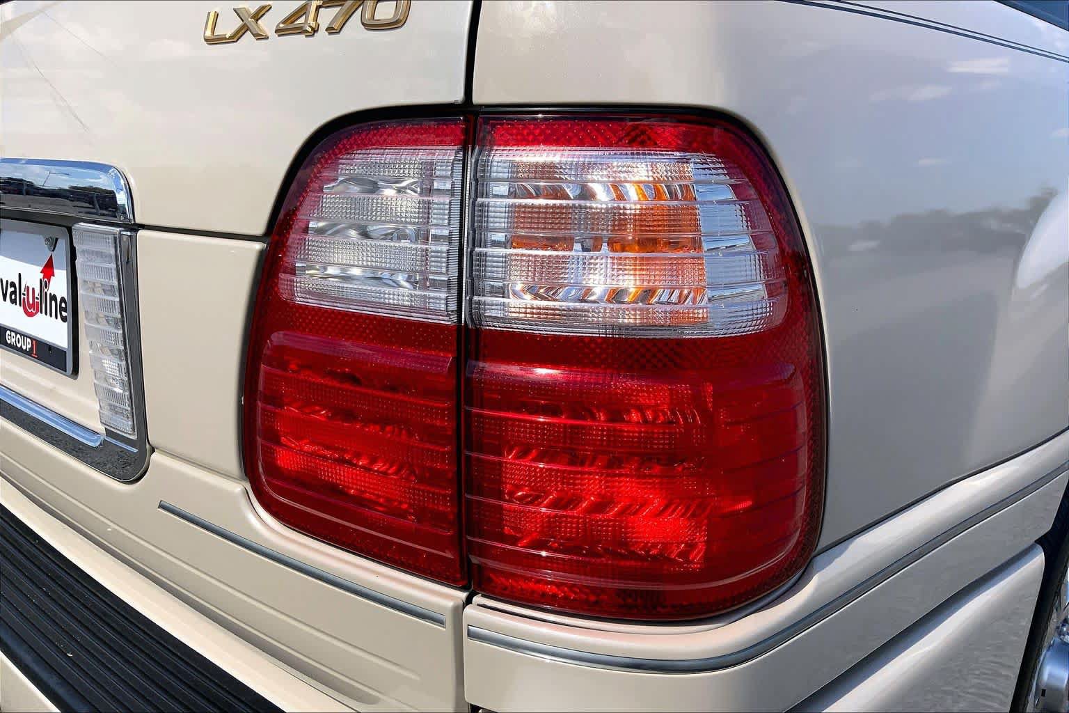 Used 2005 Lexus LX 470 4WD w/ Preferred Accessory Pkg image 9