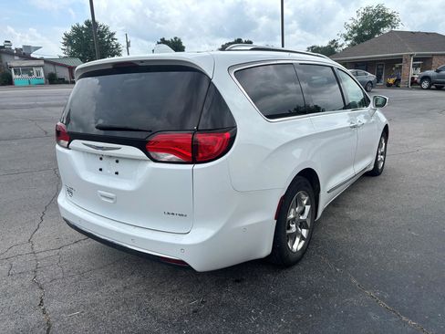 Used 2019 Chrysler Pacifica Limited w/ Advanced Safetytec Group FWD image 7
