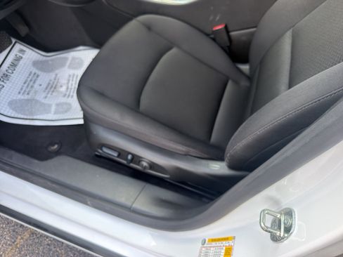 Used 2024 Chevrolet Malibu LT FWD image 11