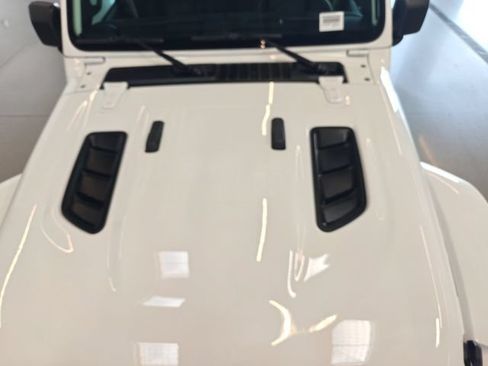 Used 2025 Jeep Gladiator Rubicon AWD/4WD image 28