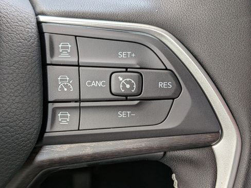 New 2025 Jeep Grand Cherokee L Limited w/ Luxury Tech Group II image 16