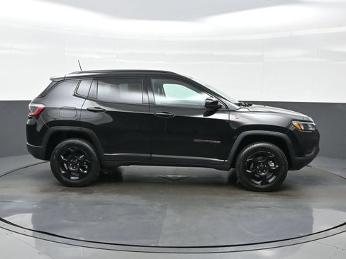 Used 2022 Jeep Compass Trailhawk w/ Sun and Sound Group AWD/4WD image 10