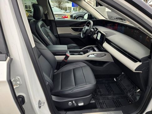 Used 2025 Lincoln Nautilus Premier w/ Equipment Group 102A image 6