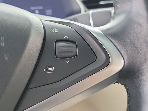 Used 2018 Tesla Model X 75D image 25