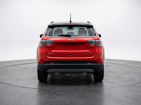 Used 2025 Jeep Compass Limited image 7