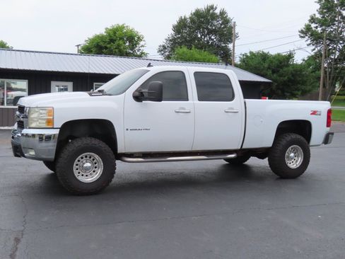 Used 2008 Chevrolet Silverado 2500 LTZ w/ Suspension Package, Off-Road AWD/4WD image 2