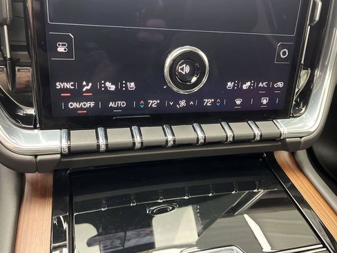 Certified 2025 GMC Yukon Denali w/ Sun & Power Step Package AWD/4WD image 29