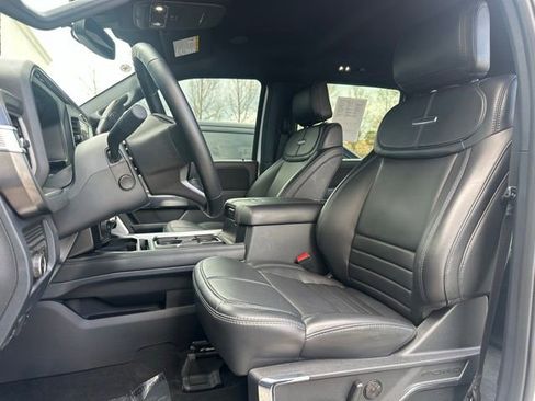 Used 2025 Ford F250 Platinum image 12