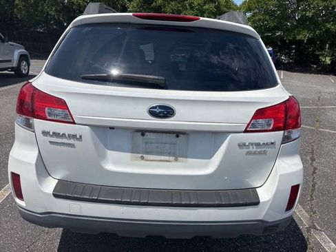 Used 2011 Subaru Outback 2.5i Premium AWD/4WD image 6