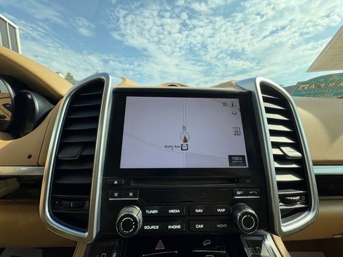 Used 2017 Porsche Cayenne Platinum Edition AWD/4WD image 17