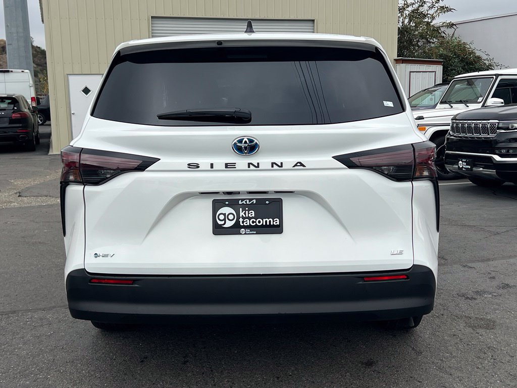 Used 2025 Toyota Sienna LE FWD image 6