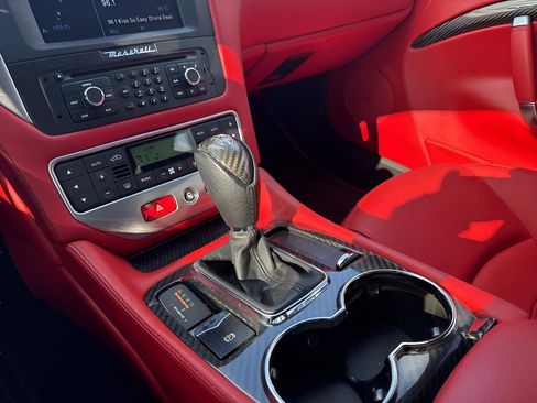 Used 2015 Maserati GranTurismo Sport image 15