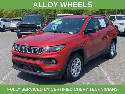 Used 2024 Jeep Compass Latitude AWD/4WD image 12