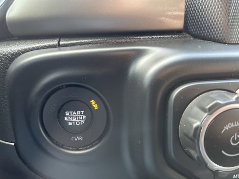 Used 2020 Jeep Gladiator Sport w/ Quick Order Package 24S image 23