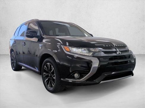 Used 2018 Mitsubishi Outlander GT AWD/4WD image 3