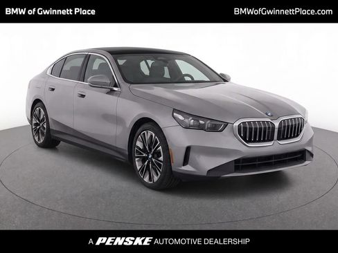 Used 2026 BMW 530i RWD image 1