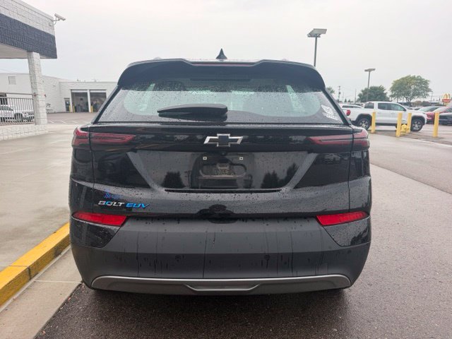 Used 2023 Chevrolet Bolt EUV Premier w/ Sun & Sound Package FWD image 8