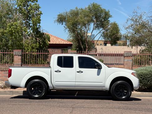 Used 2016 Nissan Frontier SV RWD image 9