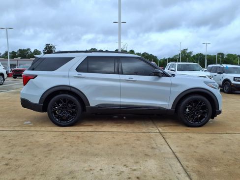 Used 2025 Ford Explorer Platinum w/ Ultimate Package RWD image 5
