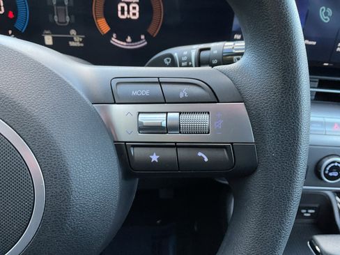 Used 2025 Hyundai Kona SE image 19