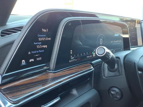 Used 2023 Cadillac Escalade Premium Luxury AWD/4WD image 28