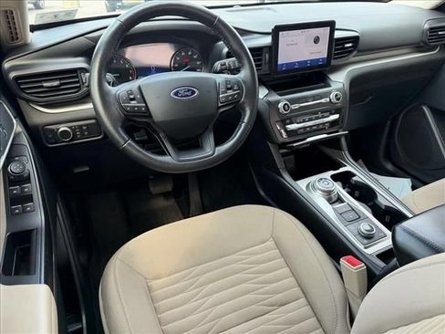 Used 2020 Ford Explorer XLT w/ Comfort Package AWD/4WD image 7
