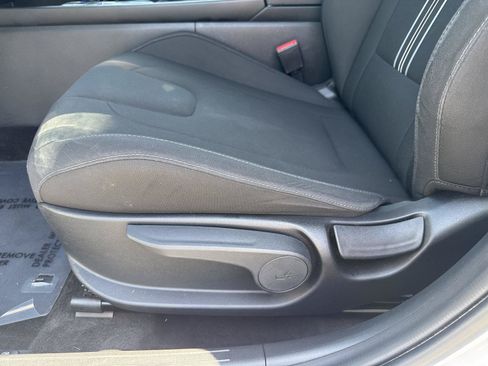 Used 2025 Hyundai Elantra SEL FWD image 12