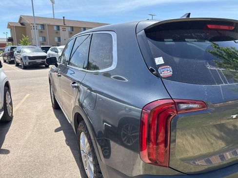 Used 2022 Kia Telluride LX FWD image 5