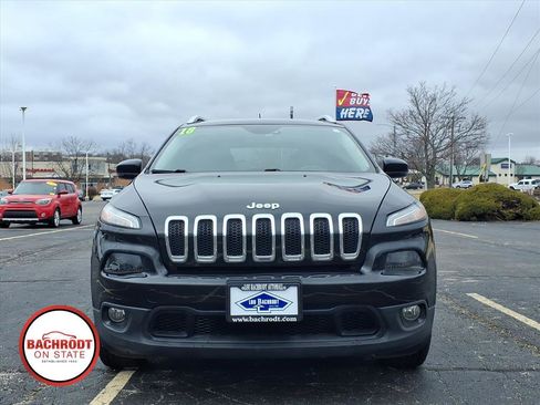 Used 2018 Jeep Cherokee Latitude Plus FWD image 2