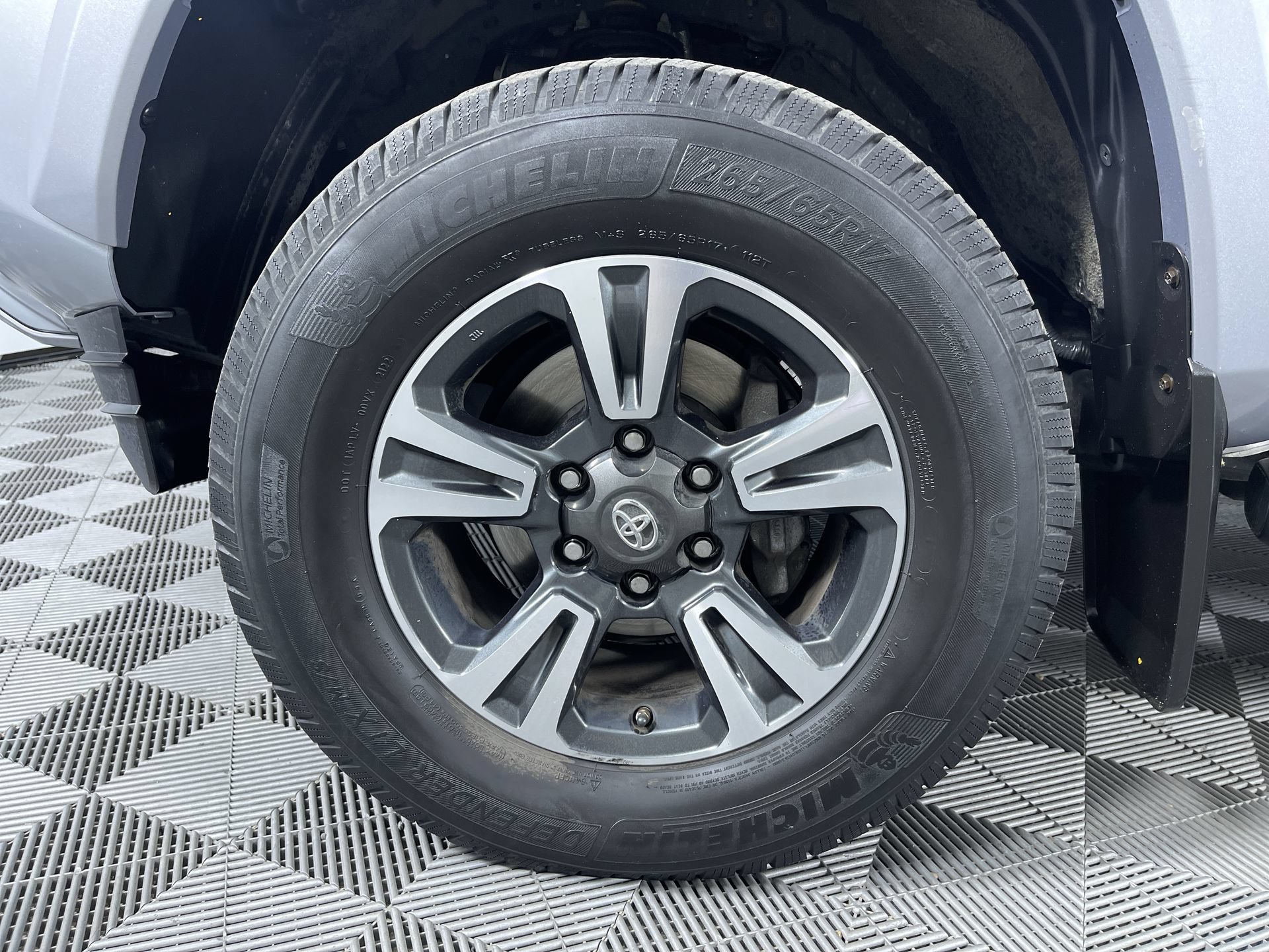 Used 2018 Toyota Tacoma TRD Sport AWD/4WD image 27