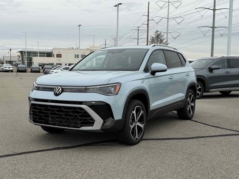 New 2026 Volkswagen Taos SEL image 1