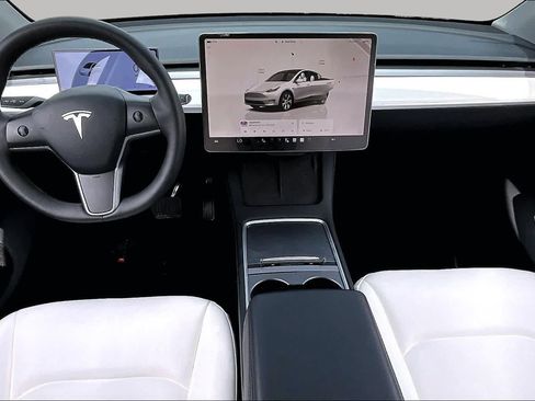 Used 2023 Tesla Model Y Long Range AWD/4WD image 13