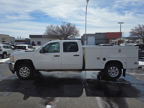 Used 2011 Chevrolet Silverado 3500 LT image 2