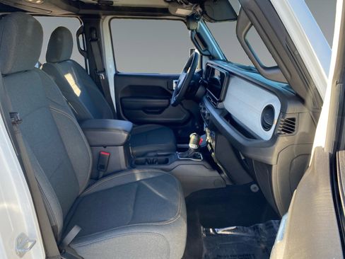 Used 2025 Jeep Gladiator Sport image 15