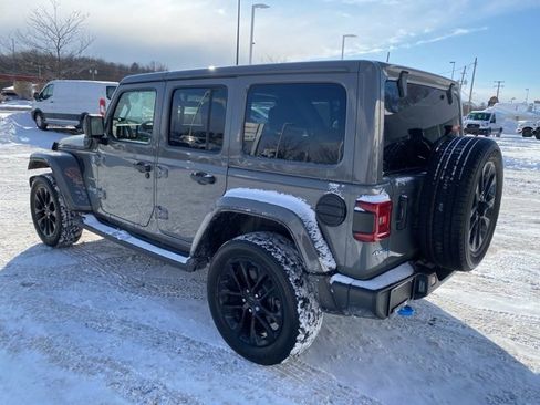 Used 2022 Jeep Wrangler Unlimited Sahara w/ Cold Weather Group image 7