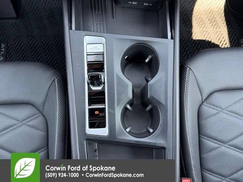 Used 2025 Volkswagen Atlas Cross Sport SE AWD/4WD image 31