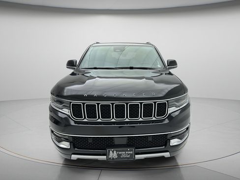 Used 2022 Jeep Wagoneer Series III w/ Premium Group I AWD/4WD image 2