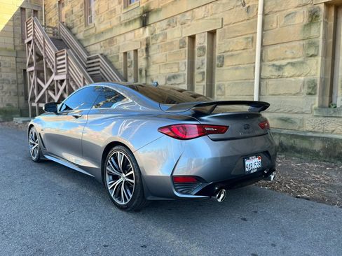 Used 2018 INFINITI Q60 3.0t Luxe RWD image 4