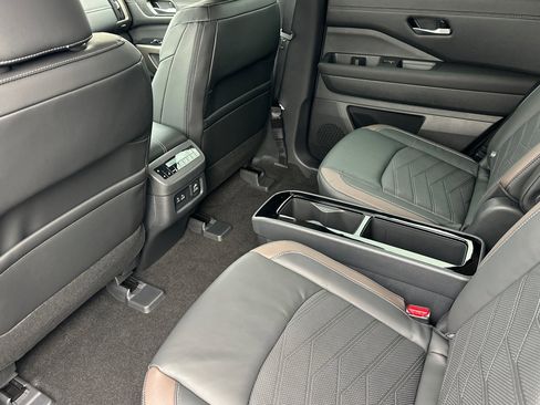New 2025 Nissan Pathfinder Platinum image 14