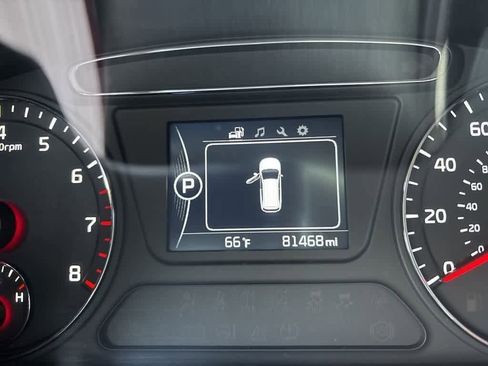 Used 2017 Kia Sorento LX image 11