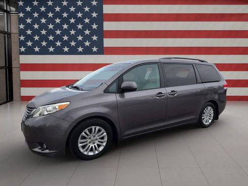Used 2011 Toyota Sienna XLE image 67